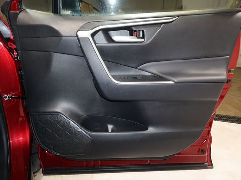 Used 2025 Toyota RAV4 XLE image 18