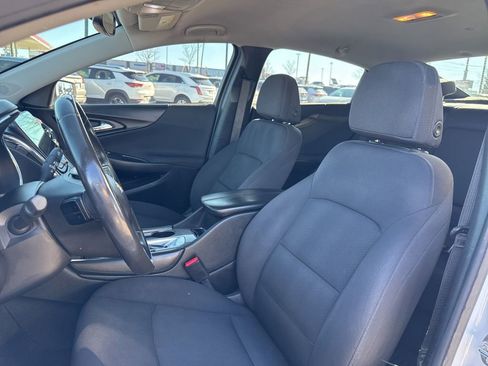 Used 2017 Chevrolet Malibu LT image 16