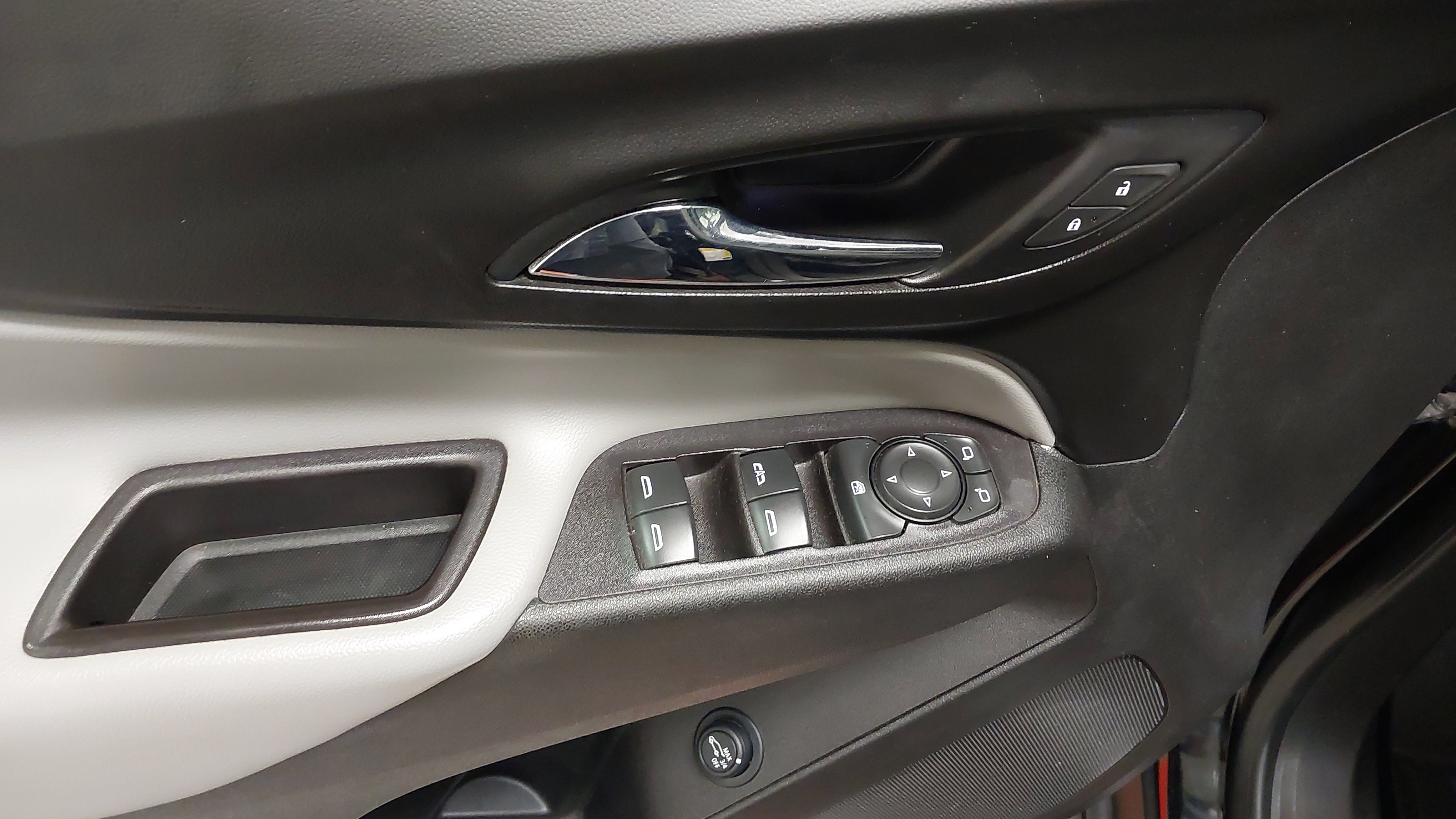 Used 2022 Chevrolet Equinox LT FWD image 19