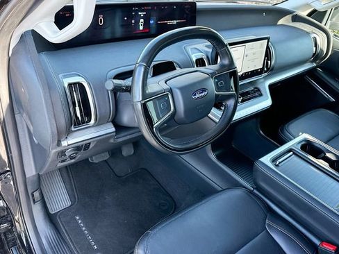 Used 2025 Ford Expedition Max Platinum image 9