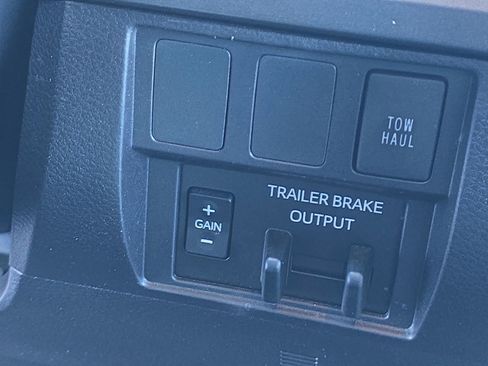 Used 2021 Toyota Tundra SR5 w/ Convenience Package image 33