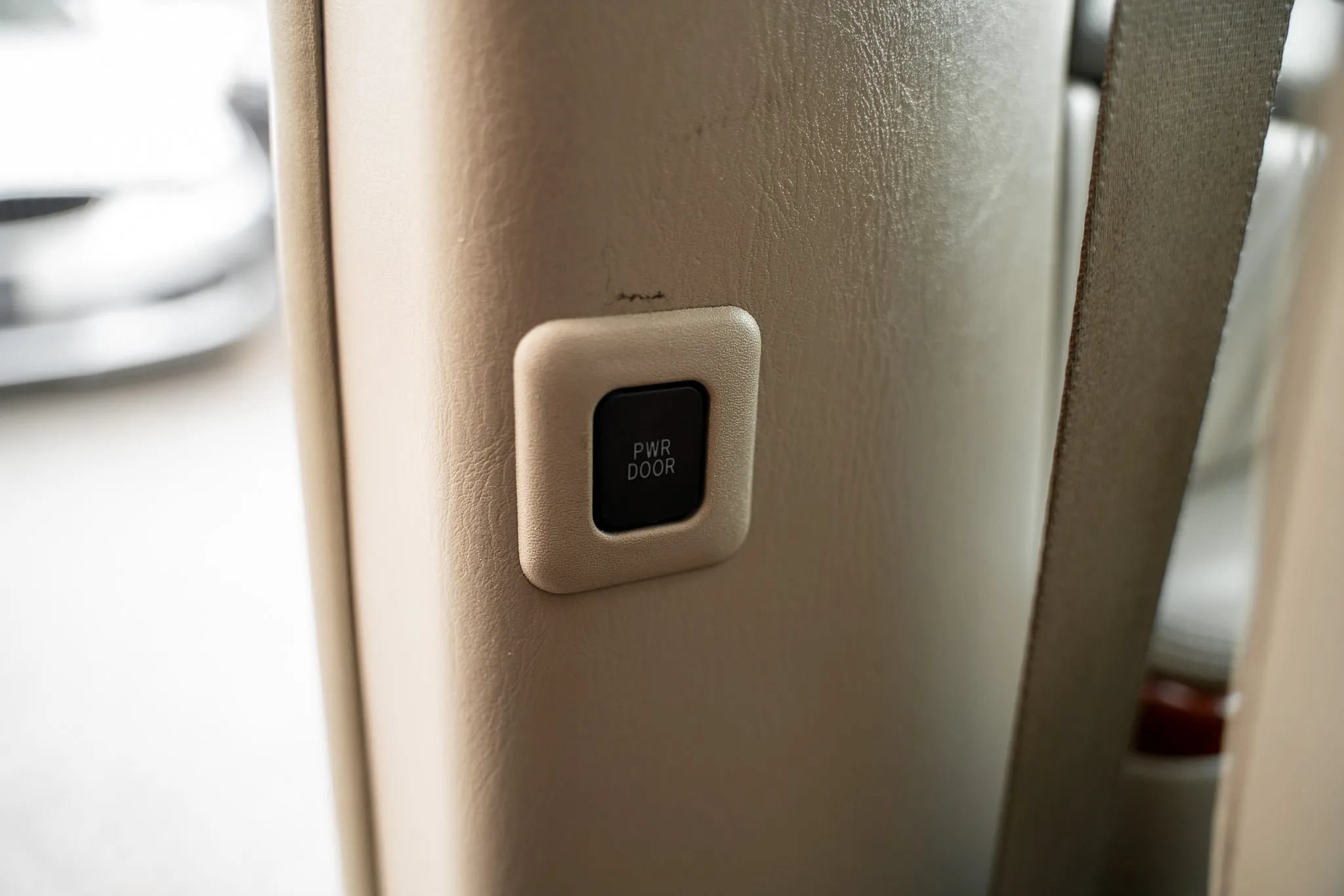 Used 2004 Toyota Sienna XLE w/ XLE Pkg 19 FWD image 10