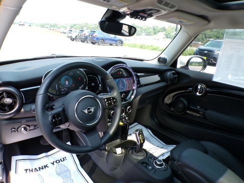Used 2024 MINI Cooper SE FWD image 9