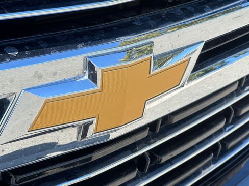 Used 2024 Chevrolet Suburban LT image 45