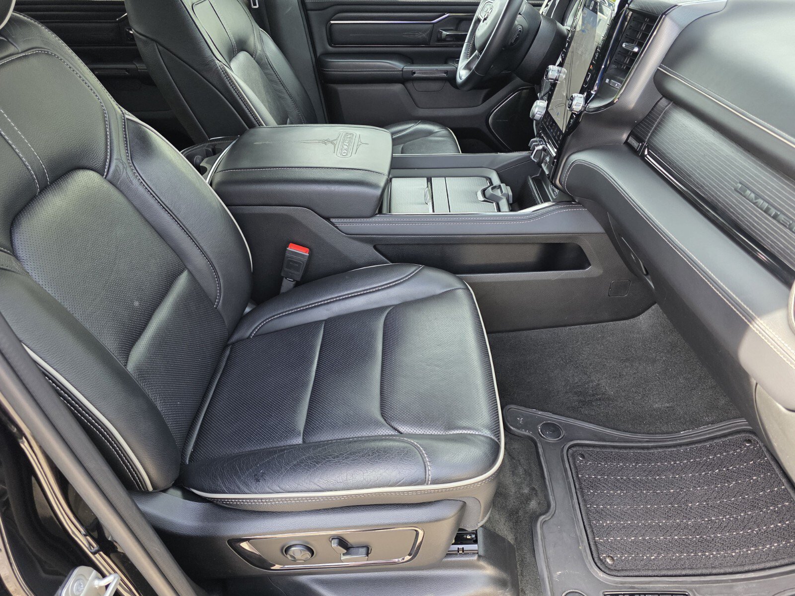 Used 2024 RAM 1500 Limited w/ Night Edition AWD/4WD image 3