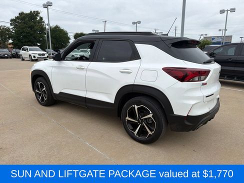 Used 2021 Chevrolet TrailBlazer RS w/ Sun and Liftgate Package FWD image 3