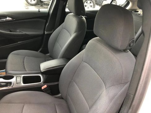 Used 2018 Chevrolet Cruze LT FWD image 16