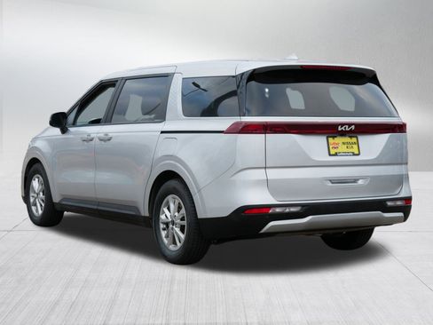 Certified 2022 Kia Carnival LX image 5