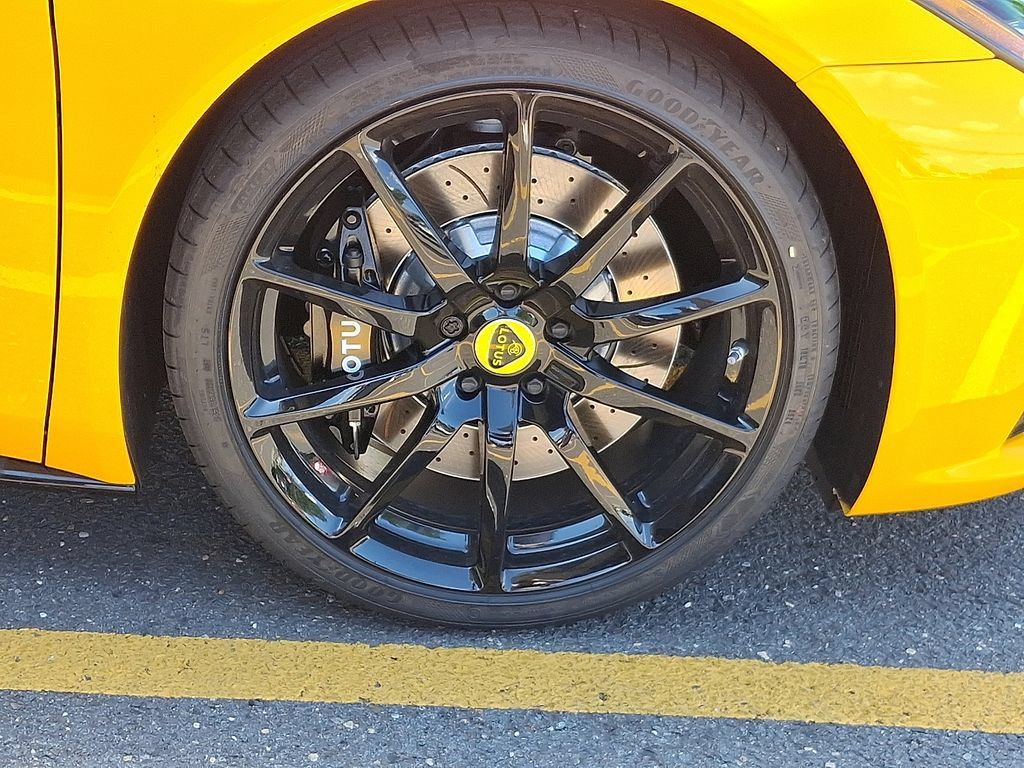 Used 2025 Lotus Emira RWD image 9