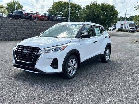 New 2025 Nissan Kicks Play S image 10