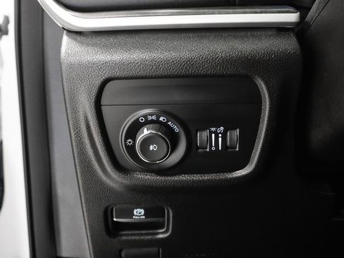 Certified 2023 Jeep Grand Cherokee Limited w/ Black Appearance Package image 21