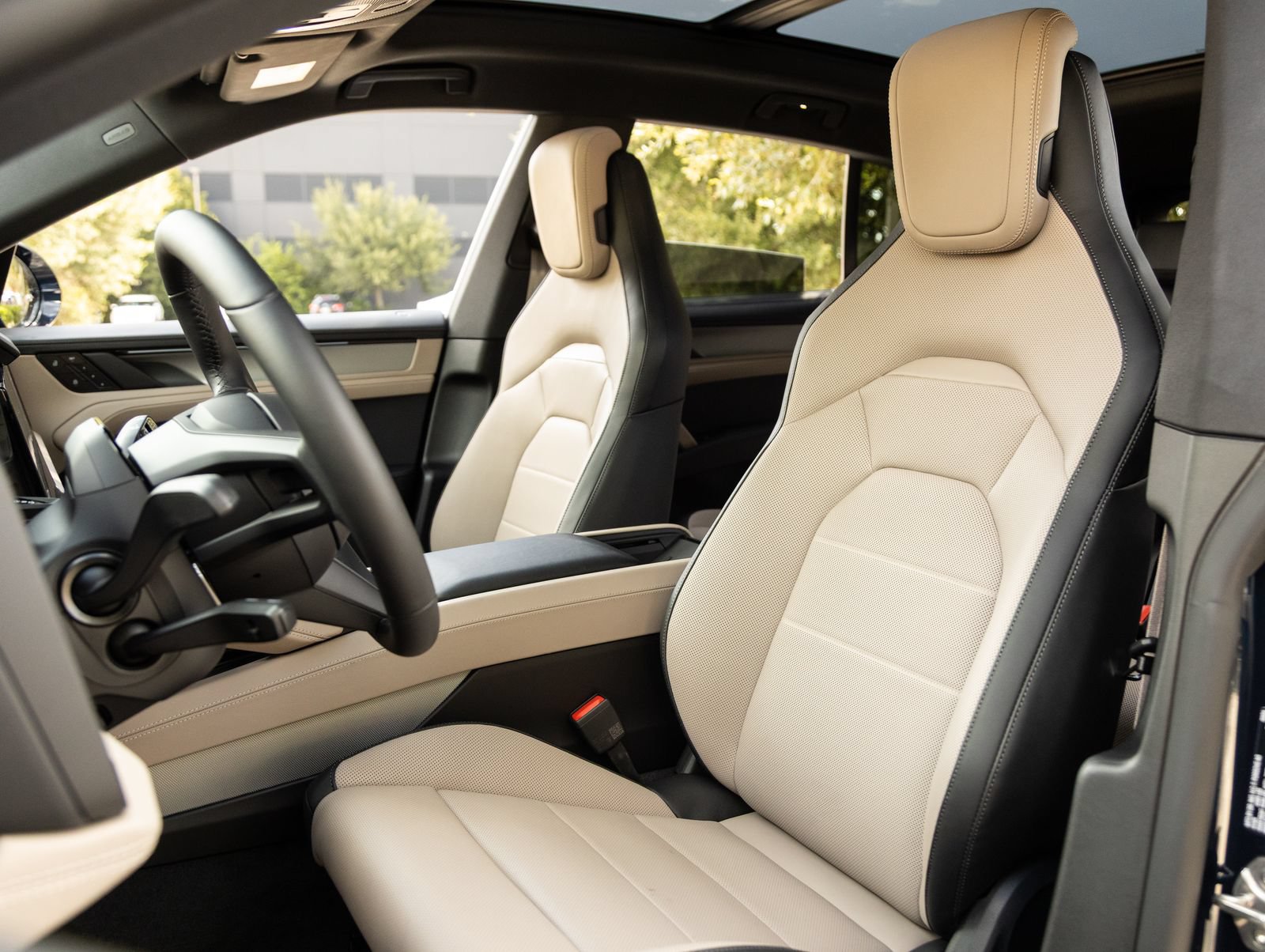 Certified 2026 Porsche Cayenne Electric AWD/4WD image 5