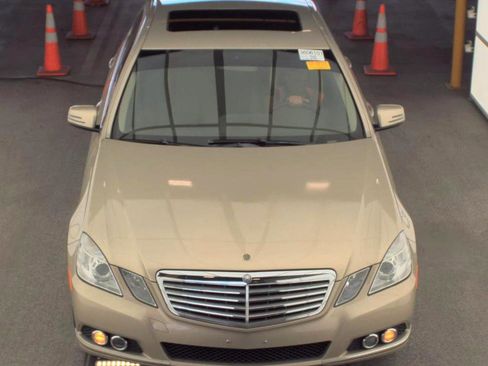 Used 2010 Mercedes-Benz E 350 4MATIC Sedan image 2