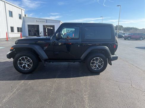 Certified 2022 Jeep Wrangler Willys image 5