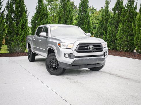 Used 2021 Toyota Tacoma SR5 RWD image 2