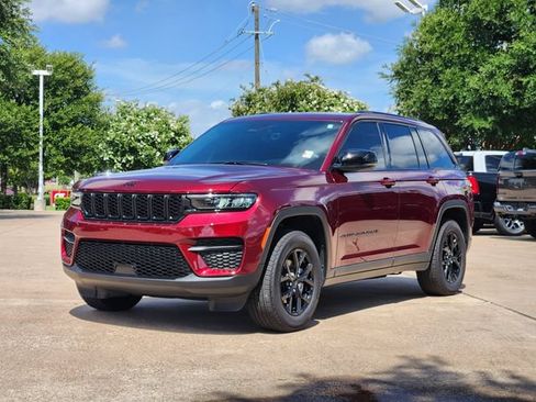 Certified 2025 Jeep Grand Cherokee Altitude RWD image 3