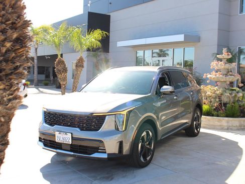 Certified 2025 Kia Sorento EX image 5