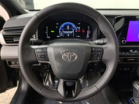 Used 2025 Toyota Camry SE image 26