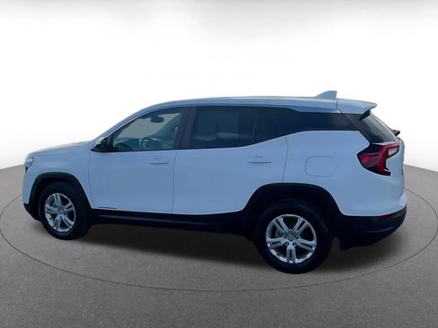 Used 2024 GMC Terrain SLE FWD image 10