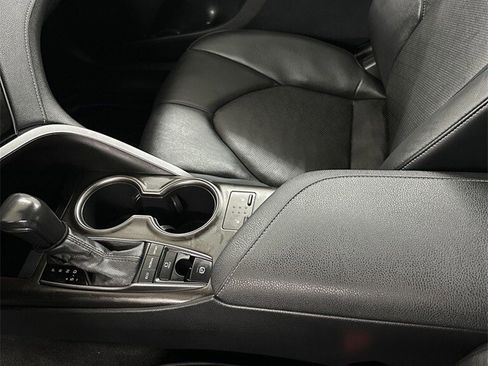 Used 2022 Toyota Camry XSE image 18