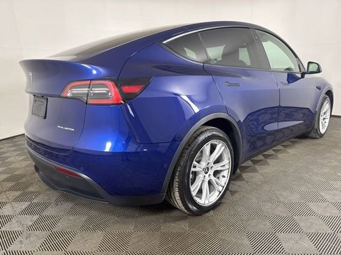 Used 2021 Tesla Model Y Long Range image 3