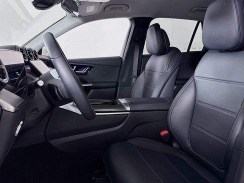 Used 2025 Mercedes-Benz GLC 350e 4MATIC image 17