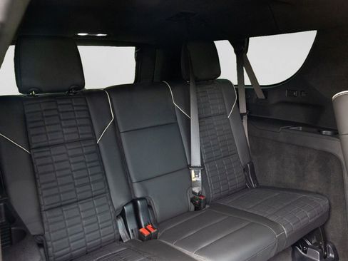 Used 2025 Cadillac Escalade ESV V AWD/4WD image 39