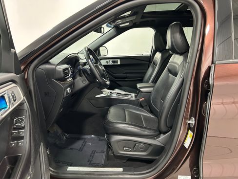 Used 2020 Ford Explorer Limited w/ Class III Trailer Tow Package AWD/4WD image 4