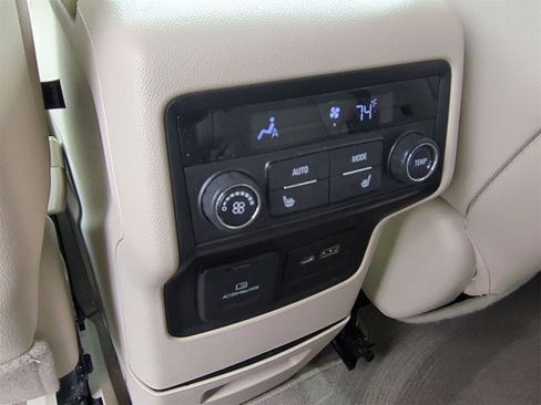 Certified 2022 GMC Acadia Denali w/ Denali Technology Package image 26