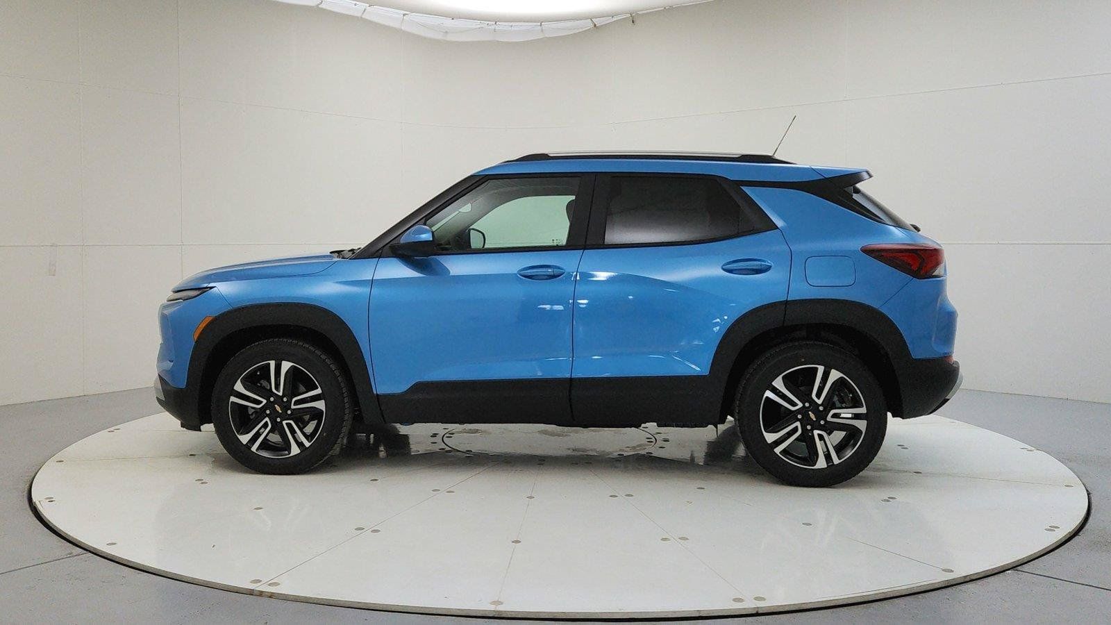 Used 2025 Chevrolet TrailBlazer LT FWD image 4