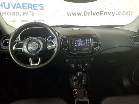 Used 2018 Jeep Compass Latitude image 13