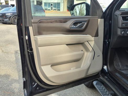 Used 2023 Chevrolet Suburban Z71 w/ Luxury Package image 21