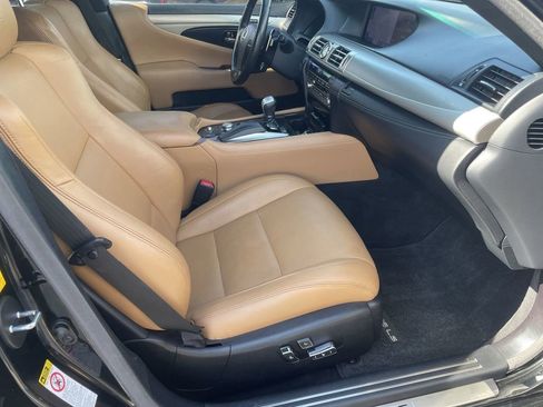 Used 2014 Lexus LS 460 w/ F Sport Package RWD image 32