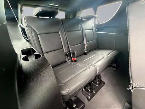 Used 2024 Chevrolet Suburban LT RWD image 26