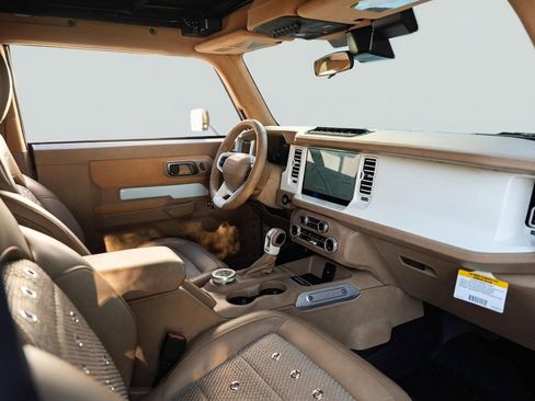 Used 2025 Ford Bronco Badlands image 2