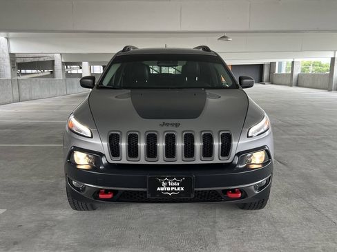 Used 2016 Jeep Cherokee Trailhawk AWD/4WD image 10