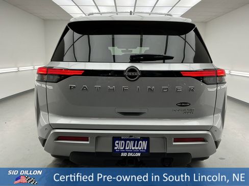 Used 2024 Nissan Pathfinder Platinum image 5
