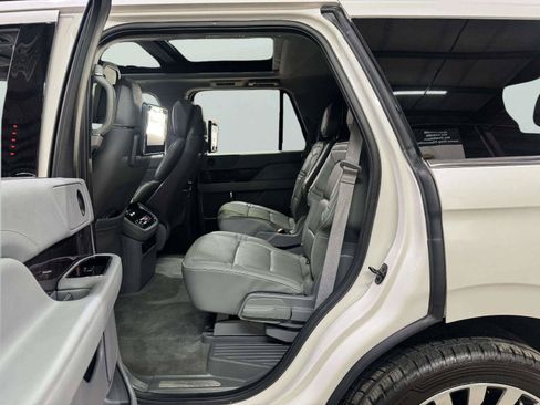 Used 2018 Lincoln Navigator Reserve w/ Technology Package AWD/4WD image 27