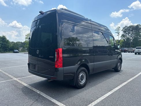 Used 2024 Mercedes-Benz Sprinter 2500 image 9