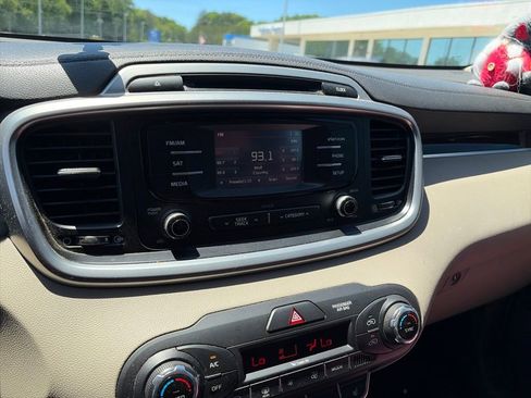 Used 2016 Kia Sorento EX AWD/4WD image 17