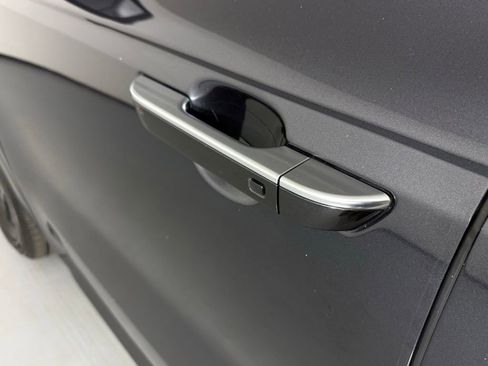 Used 2025 Kia Carnival image 12