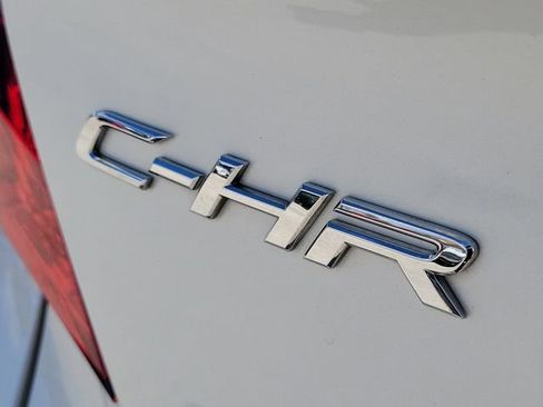 Used 2021 Toyota C-HR XLE image 9