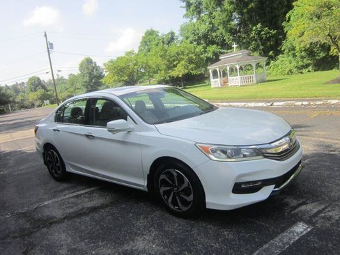 Used 2017 Honda Accord EX-L image 4