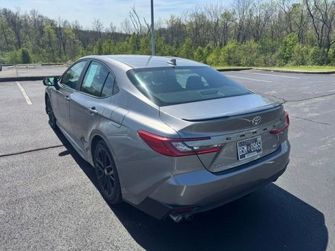 Used 2025 Toyota Camry SE image 5