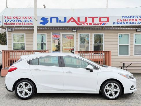 Used 2017 Chevrolet Cruze Premier FWD image 3