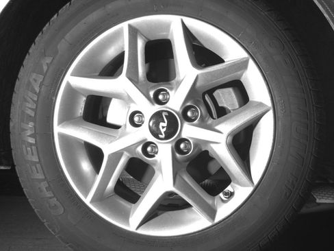 Used 2025 Kia Soul LX w/ LX Technology Package FWD image 13
