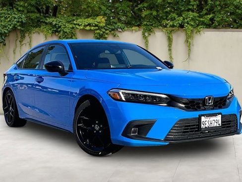 Used 2023 Honda Civic Sport image 1
