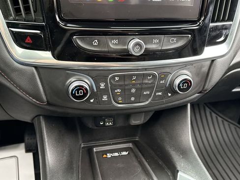 Used 2023 Chevrolet Traverse RS image 17