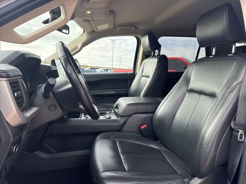 Used 2023 Ford Expedition Max XLT image 9