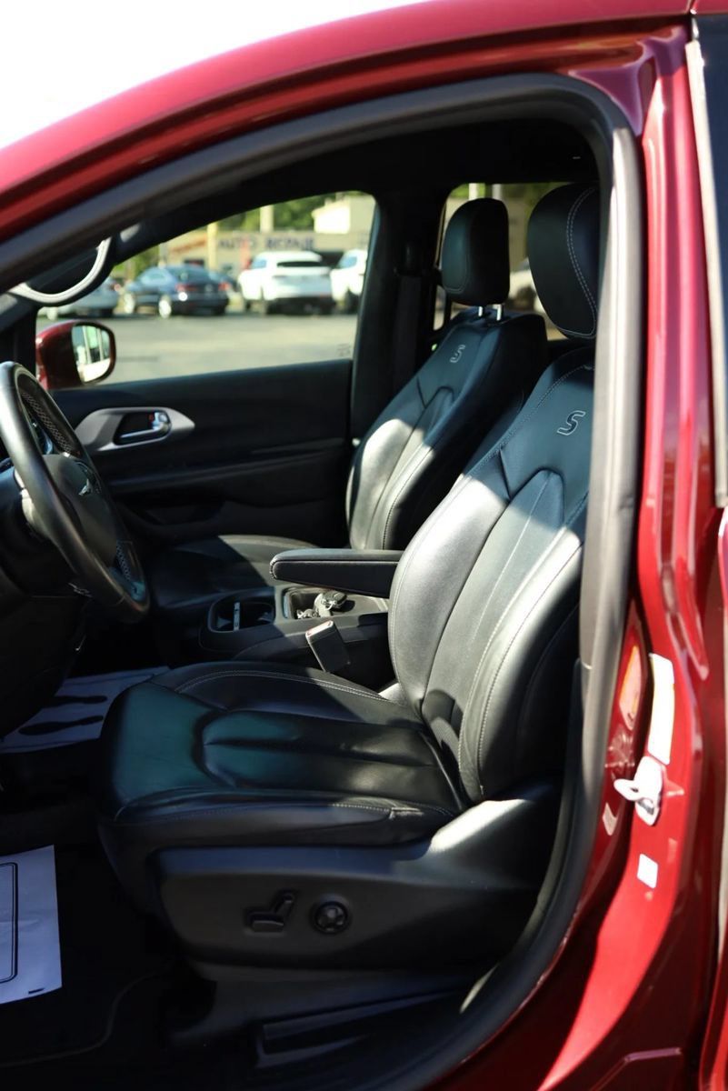 Used 2019 Chrysler Pacifica Touring-L w/ Advanced Safetytec Group FWD image 13